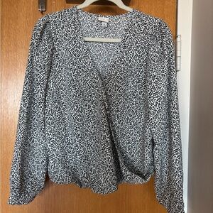 Women's Black and White Printed Top